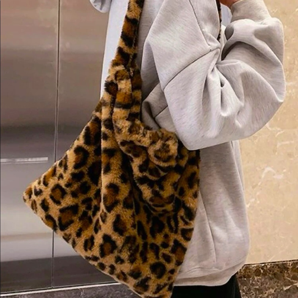 CHEETAH PRINT SHOULDER BAG